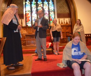 Reporter on the scene in Nineveh. King in lower right, in sackcloth, ashes and humility.